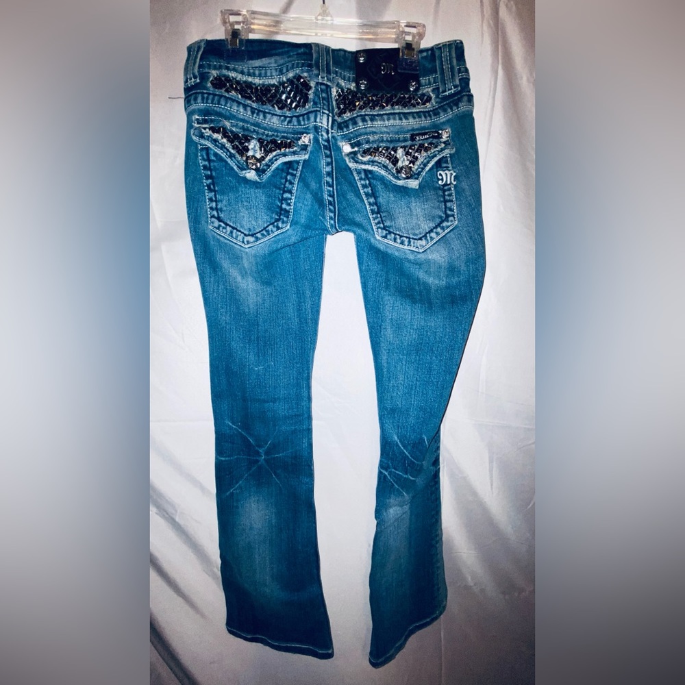 Miss Me Boot. Cut Jeans